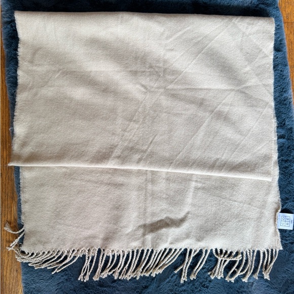 Hudson's Bay Company Accessories - CORE LIFE fringe scarf